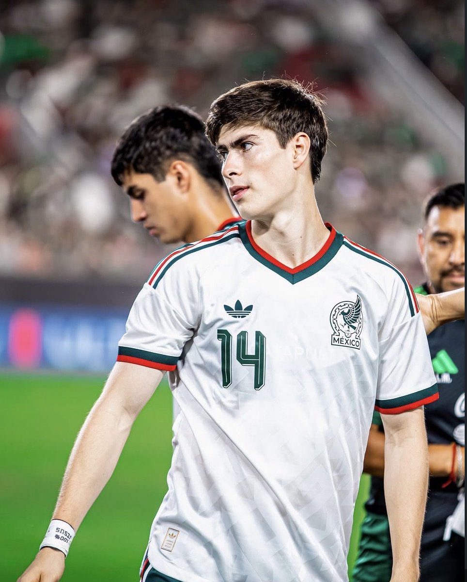 claudialvsjoe's tweet photo. creo que nunca voy a superar lo bien que se veía en el partido contra perú https://t.co/RWE1GYZurA