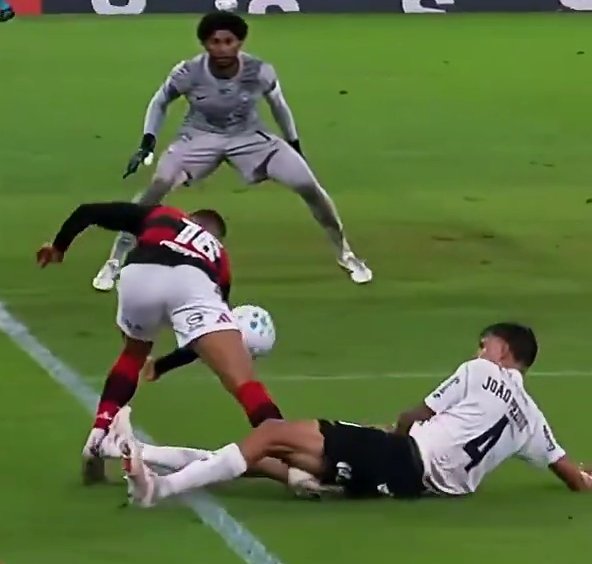 Wandson_CRF's tweet photo. Tá liberado quebrar os jogadores do Flamengo. https://t.co/EgHj6jZ1eX