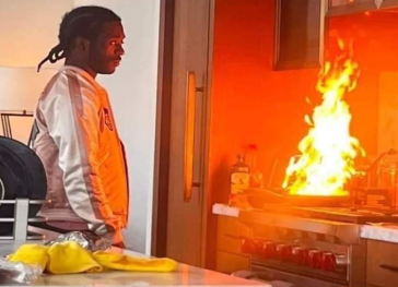 medicenelias_'s tweet photo. Betular: *se da vuelta*
La estación de Lizy tagliani: 
 #MasterChefCelebrity https://t.co/XeNMahjmOz