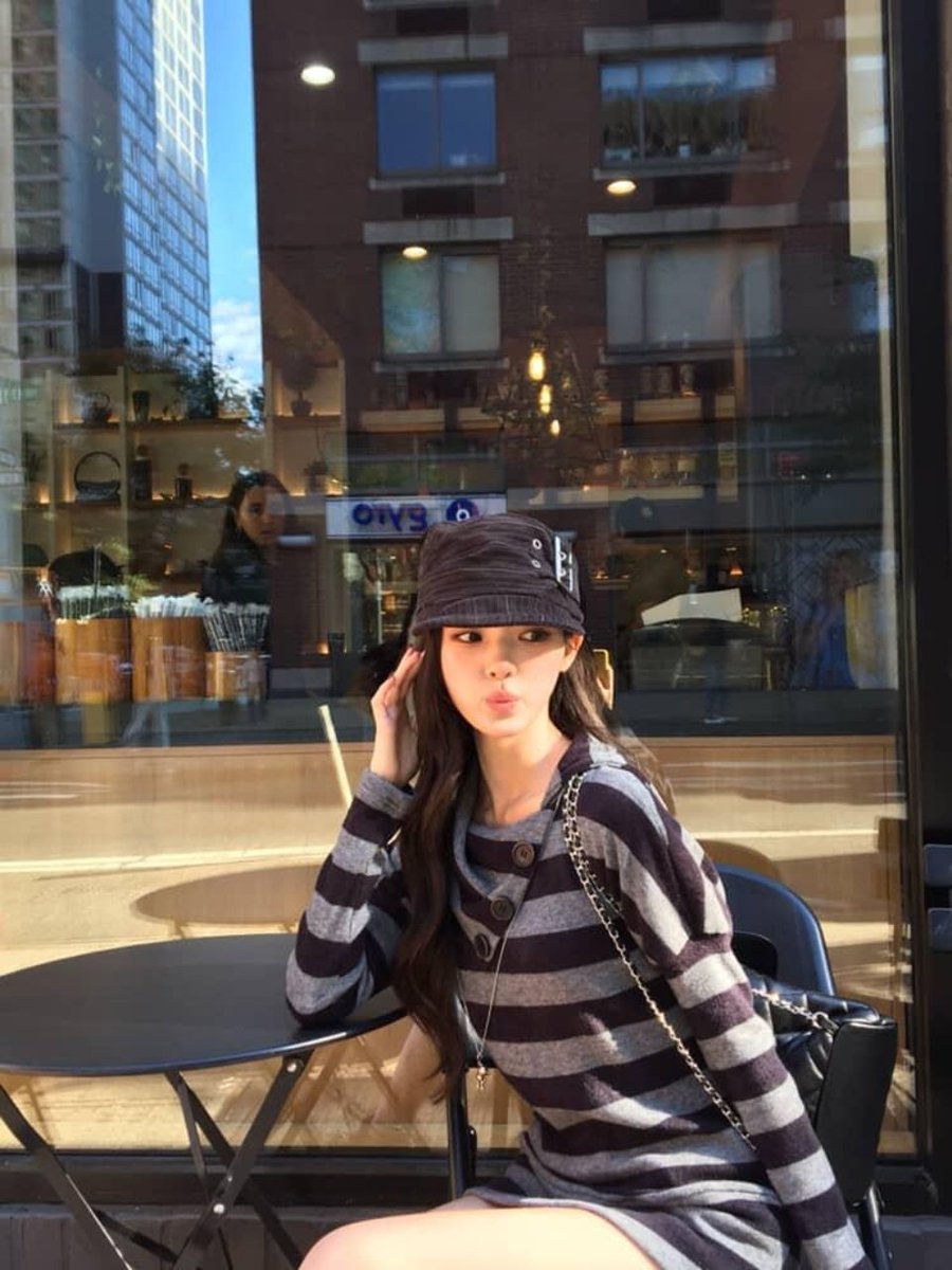 H2H_INA's tweet photo. 261009 #YUHA weverse post

I like New York

#Hearts2Hearts #하츠투하츠 #H2H
@Hearts2Hearts https://t.co/LijsGpDGcA