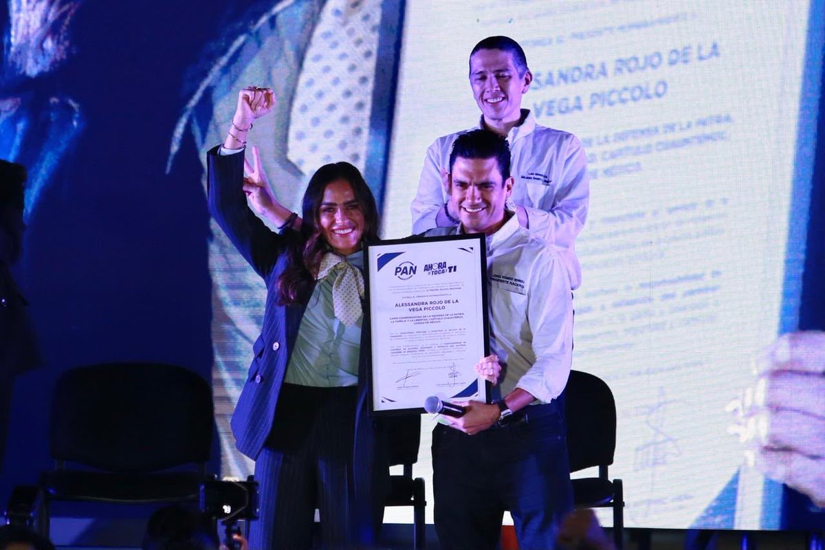 JorgeRoHe's tweet photo. ¡Cuauhtémoc, Cuajimalpa y Benito Juárez ya tienen a sus defensores de la #PatriaFamiliaYLibertad! 🇲🇽

Felicidades a @AlessandraRdlv, @carlosorvananos y @LuisMendozaBJ. Su compromiso y trabajo diario al frente de sus alcaldías fortalecen la confianza de las familias y la defensa de nuestra querida CDMX.
