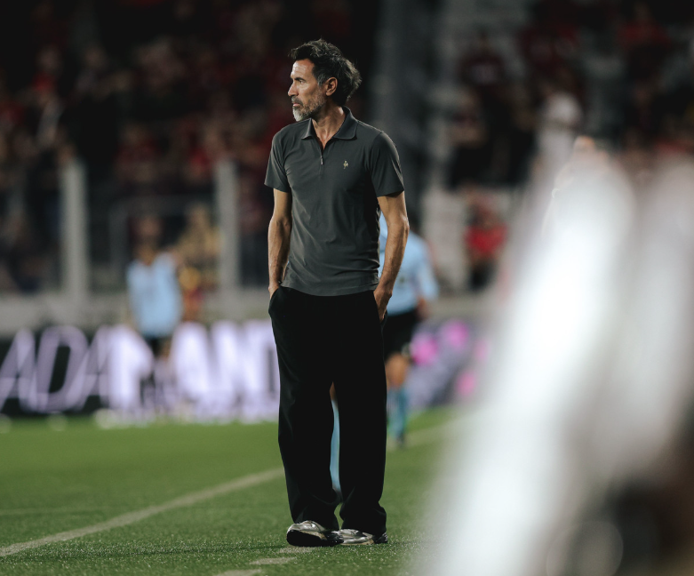 galo_infos's tweet photo. O Galo é um time muito cascudo e competitivo, mesmo com um jogador a menos, não teve medo e foi para cima!

Há quantos anos pedimos isso? Não vamos ganhar tudo, mas sempre pedimos um time competitivo, que não se entrega em campo. E é exatamente isso que está sendo feito! https://t.co/mgnfSbtfs5