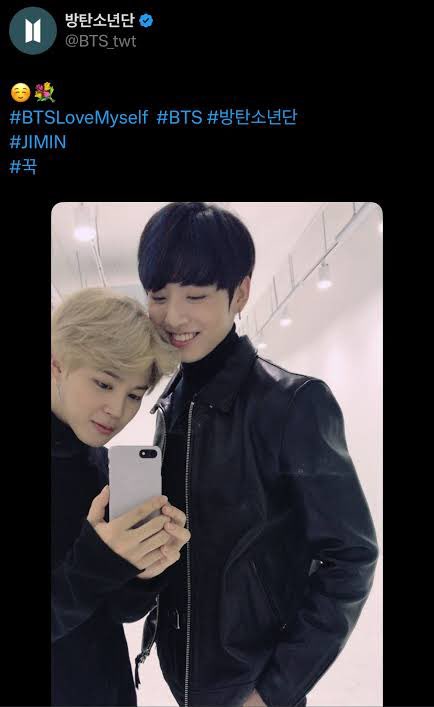 koovjm's tweet photo. imagina verem vcs dois nas ruas de tokyo com vc aparentemente segurando um buque, mt gente nega dizendo que eh um mapa e uns 2/3 dias depois do acontecimento voce confirma que era um buque postando uma foto com o cara que te deu e colocando um emoji de buque na legenda https://t.co/VJVuIBT3Mo