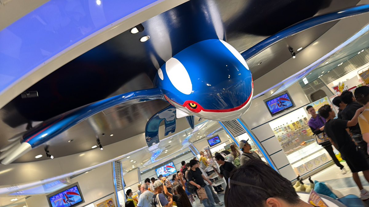 vashu_starlight's tweet photo. Found wild Pokémon’s in Yokohama

Is that KYOGRE???? https://t.co/NgFbb4UBFS