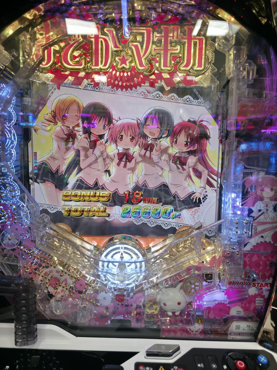 RoidAnd423144's tweet photo. 1周年ライブおめでとう！
帰り際に受付にメンバー写真あって
さっきのライブ写真もう貼ったんかすげぇとか思ってたら、全然過去のやつで草

チェキを財布に入れて打ったら素晴らしい景色が見れて神

#いつネバ https://t.co/f3abKWZ4wB