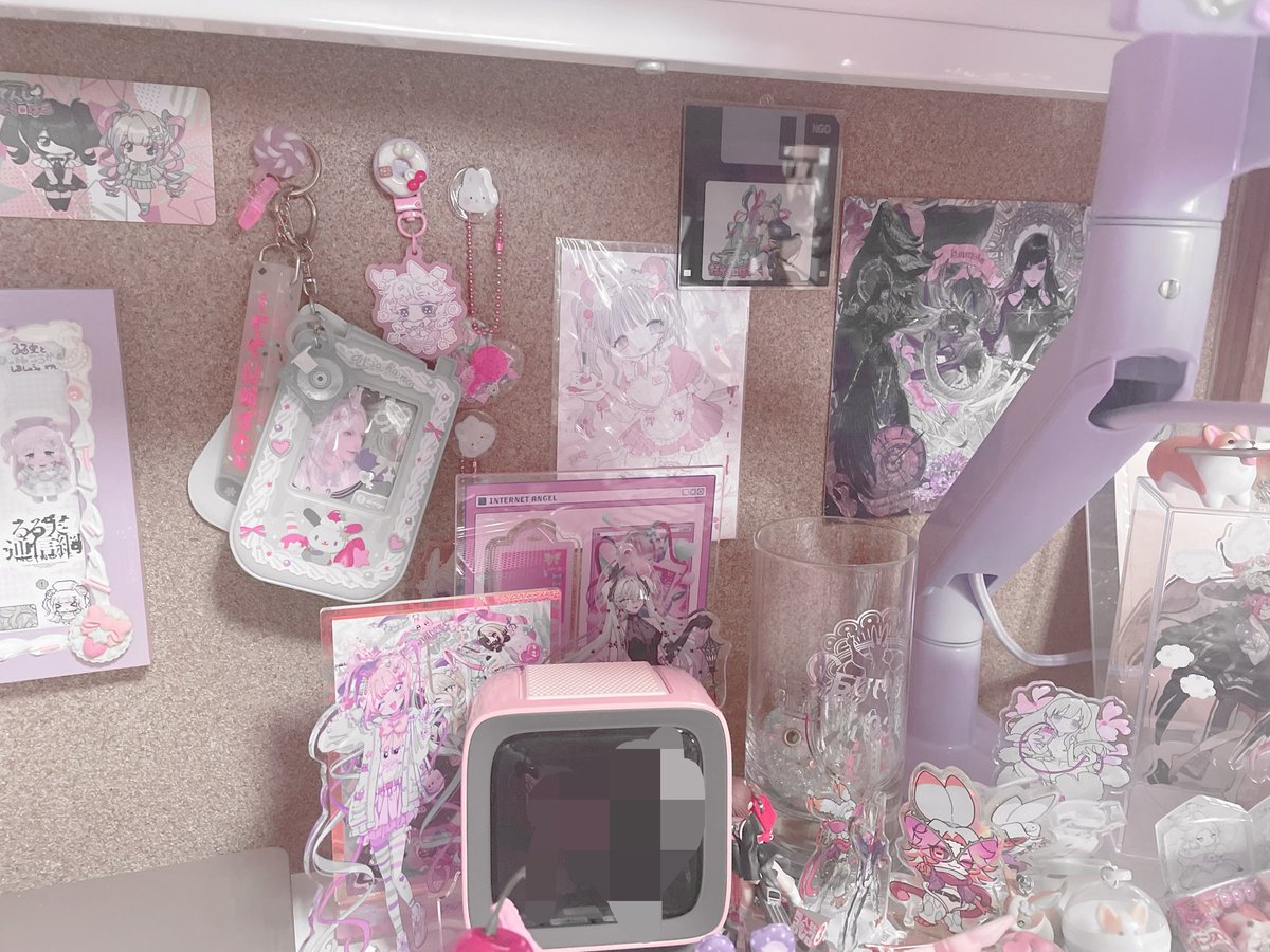 1218_uxu's tweet photo. るる実せんせいいつもありがとうございます߹𖥦߹
1まいめ BOOTH
2まいめ skebの印刷してお届けサービス
🐰ྀི❣️
3、4まいめ かわいくなったデスクの壁 https://t.co/SSh5cLUCm3