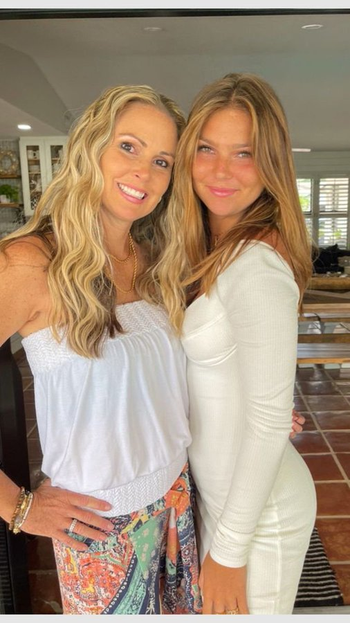 momdaugtherx's tweet photo. Do you want to fuck me or my daughter?🤤 https://t.co/A6auhan2ph