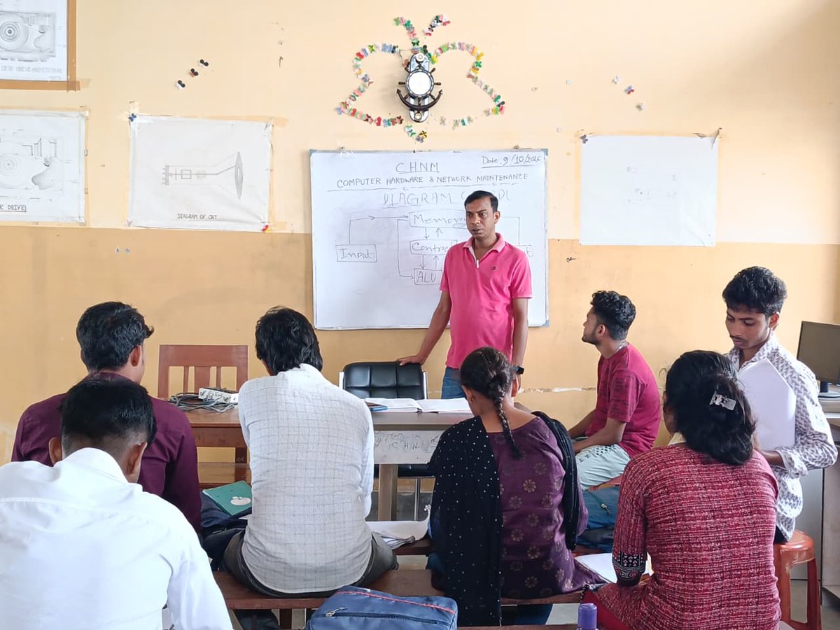 bhatar_iti's tweet photo. 📚 DAILY CLASS | CLASSROOM MOMENTS
শেখার মাঝে কিছু মুহূর্ত, প্রতিদিনের পথচলায় নতুন অভিজ্ঞতা। ক্লাসরুমের মনোযোগ, শিক্ষার্থীদের সক্রিয় অংশগ্রহণ, নতুন কিছু জানার আগ্রহ আর শিক্ষক-শিক্ষার্থীর শেখার সুন্দর মুহূর্তগুলো নিয়েই আমাদের প্রতিদিনের ক্লাস। https://t.co/86CsamsymJ