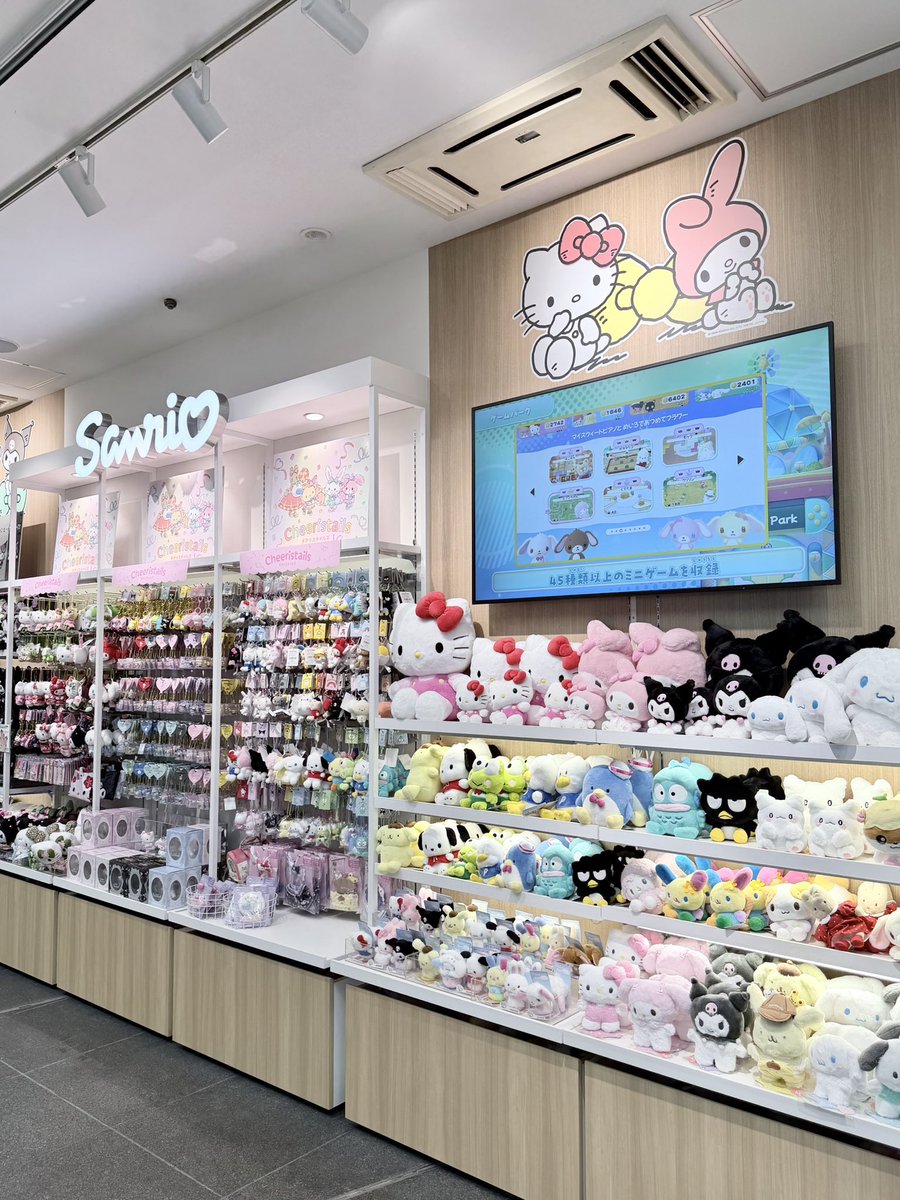 MAGNET109's tweet photo. ／
  ⭐️☁Sanrio RENEWAL OPEN︎︎︎︎☁⭐️
＼

お土産やギフトに最適なアイテムを豊富に
取り揃えている『Sanrio SHIBUYA MAGNET店』が今日からリニューアルオープン🎵

ノベルティのプレゼントもあります！
ぜひチェックしてみてください✨

📍 MAGNET by SHIBUYA109 1F
@sanrio_news https://t.co/S7RDKc2KNt
