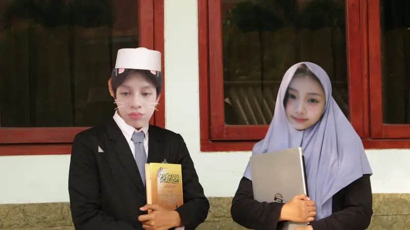 ZhaoYufanInLove's tweet photo. @WonhiInLove Sebagai santriwan dan santriwati yang bersenang hati, kami mengawali hari dengan bersama-sama setoran hafalan Fiqih ke Pak Ustad terlebih dahulu. 

"Seng,, aku degdegan"
"Gapapa Seng,, aku yakin kM pasti bisa 💘💘"

Percakapan mereka sebelum menghadap Pak Ustad https://t.co/1GlsMLCsKV