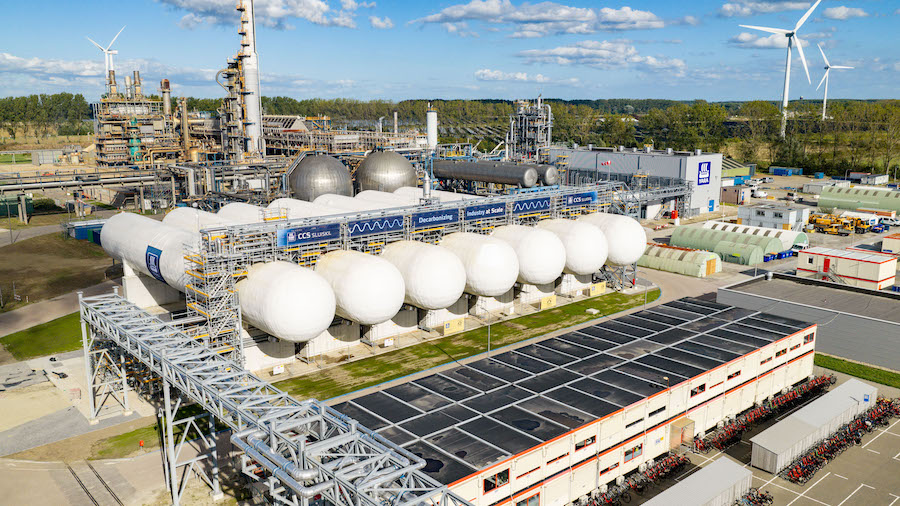 VRural's tweet photo. En el último VIDA RURAL Solutions 📩, en colaboración con @YaraIberian, puedes encontrar el siguiente artículo:

🌍 La mayor planta de captura de carbono de Europa se inaugura oficialmente en Yara Sluiskil.

Puedes leer el artículo aquí ⬇️
https://t.co/ac4slK9PZE 

#Agricultura https://t.co/ZtIWbI2MO3