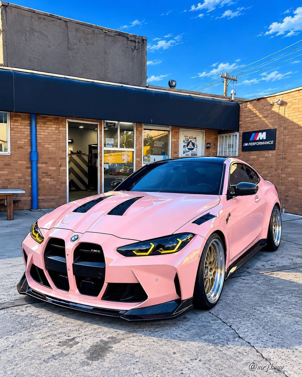 TerryMackTorque's tweet photo. Barbie's Daily Just Got a 510HP Upgrade 💖

Pastel pink G82 M4 Competition with full carbon aero, gold BBS wheels and yellow CSL DRLs. Parked outside M Performance garage in LA.

Real question - Would you let your girl daily this or is pink too bold for an M4? 👇 https://t.co/BSnZTivi4I