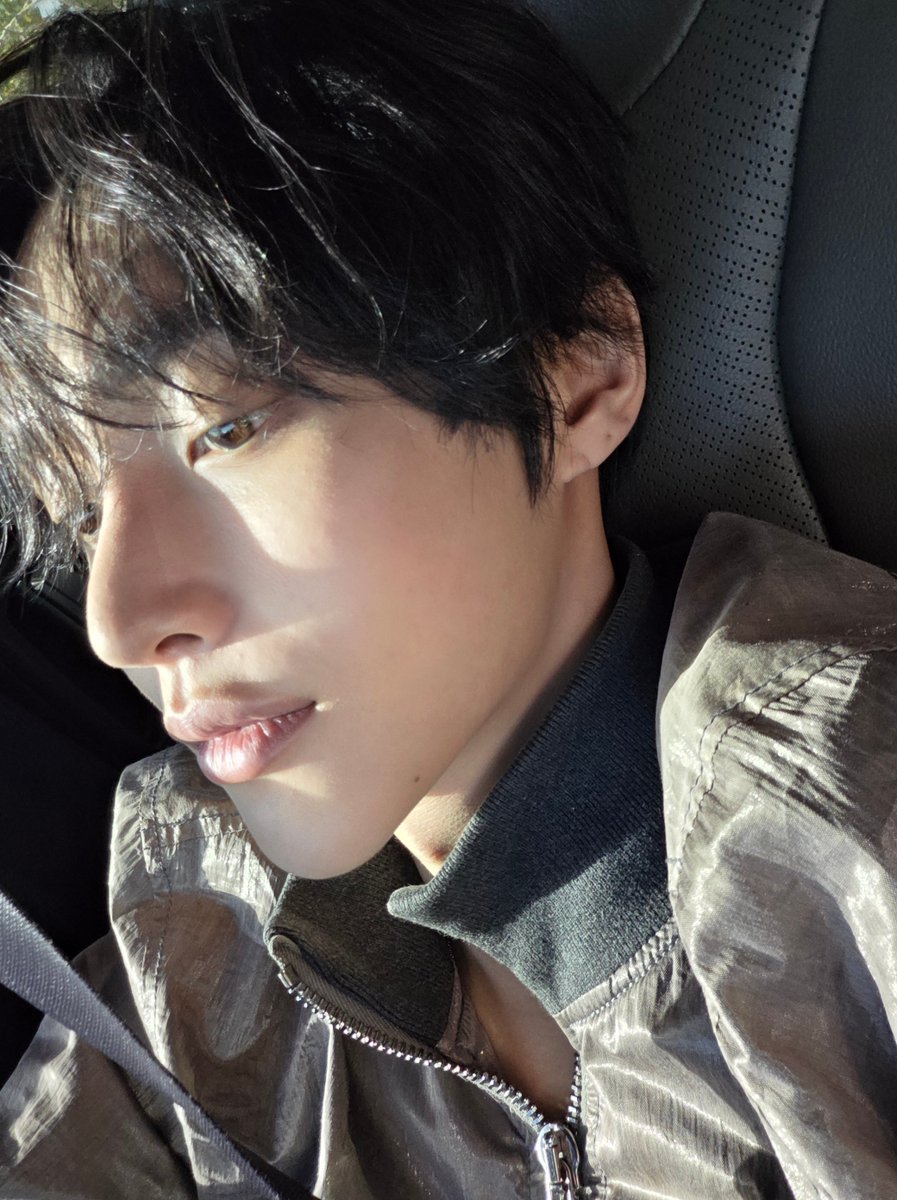 ONLYWONBIN_TH's tweet photo. [PICS📸] 261009 #WONBIN Update Weverse

ถูกบังคับให้ออกมารับแดด🫩

#원빈 #RIIZE #라이즈 https://t.co/4J1THmxgSr