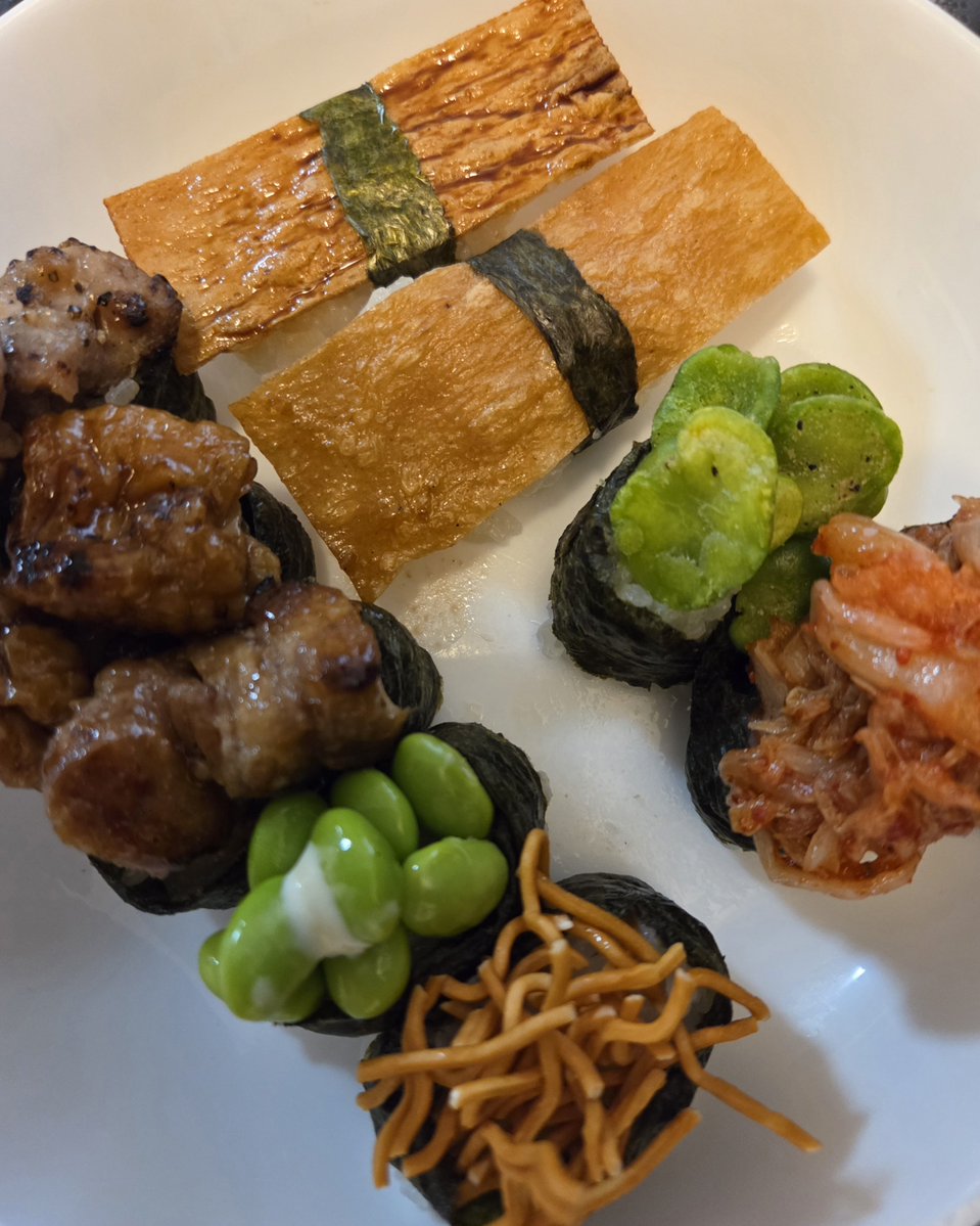 oshake_onigiri's tweet photo. え…？どれも美味しそうじゃない？
左上は蒲焼さん太郎と酢だこさん⸜( ᐛ )⸝ https://t.co/Tz9YhayfC7