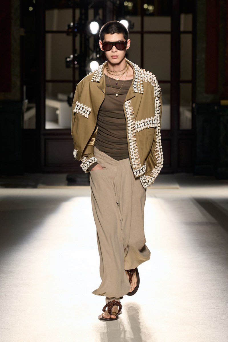 byMadeStudio's tweet photo. 🚨 Balmain Spring 2026 Men’s Ready-to-Wear Collection https://t.co/ZyzQFTyPRx