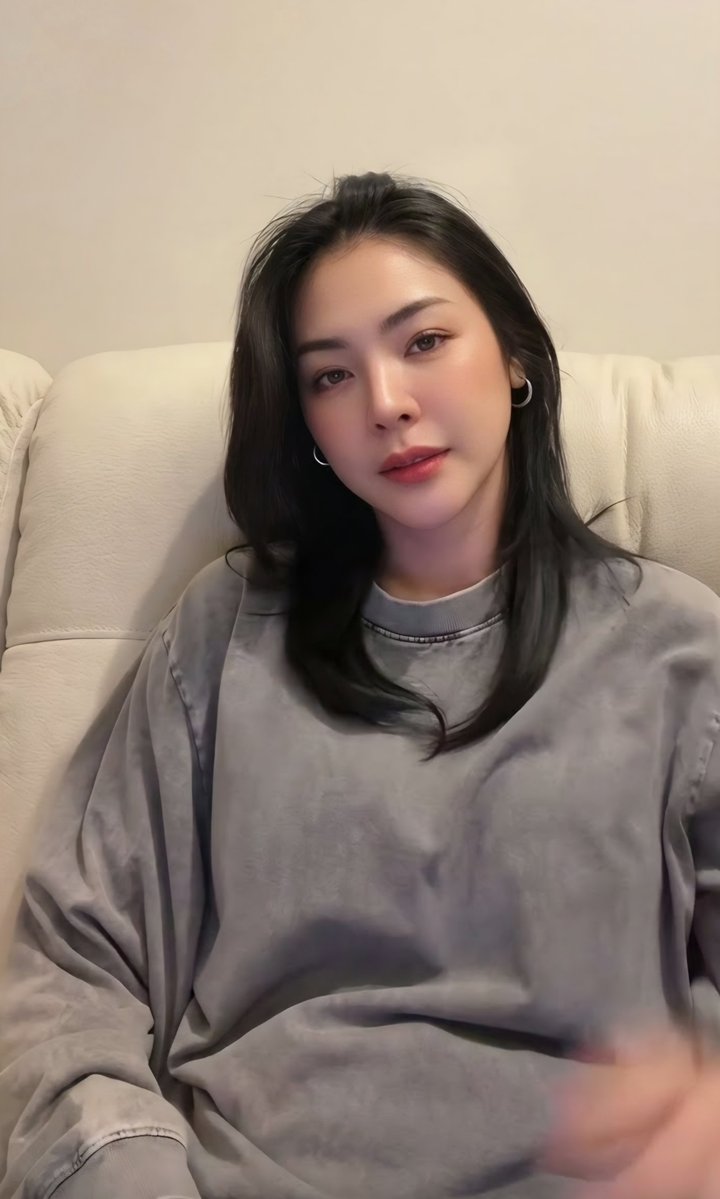 pooh38868885's tweet photo. จำเป็นต้องหล่อขนาดนี้เลยหรอฮะ โอว!!!
#FayePeraya 🌻🌻🌻
#Livestream 𝟾-𝟷𝟶-𝟼𝟿 https://t.co/6lWbb3fj1L