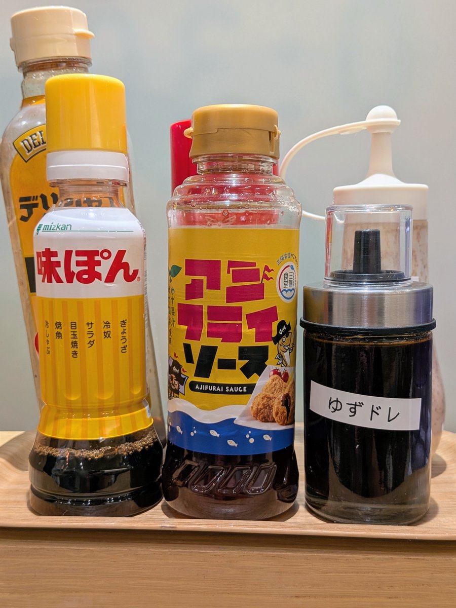 dekamoriramen's tweet photo. 東京駅地下で販売中のアジフライ食べ放題、味変アイテムが豊富で無限に食べられる

三陽食堂 東京駅ヤエチカ店 https://t.co/HVymrdhBH9