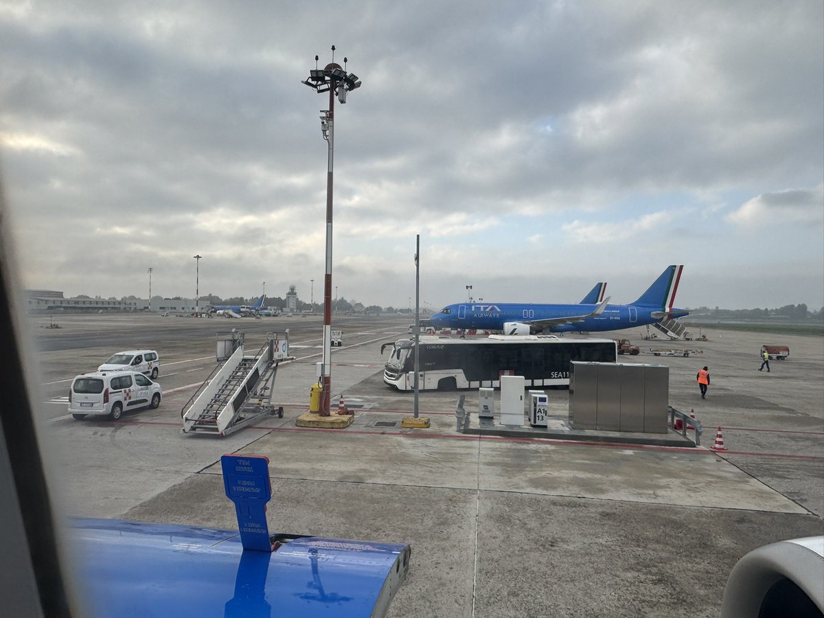 FuyuMusic's tweet photo. イタリア🇮🇹➡️オランダ🇳🇱✈️

Headed to the Netherlands for our 4th show with Mateus Asato🙌 https://t.co/RpHW4N8Tsx