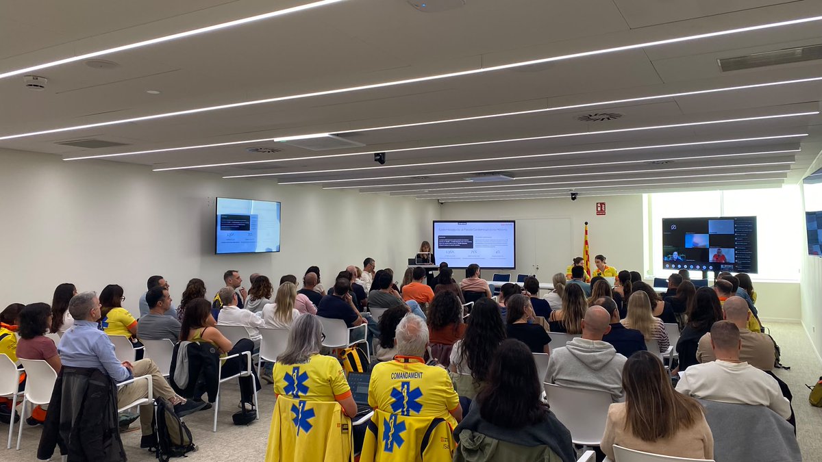 semgencat's tweet photo. #EstàPassant: Avui té lloc a l'Espai SEM Granvia la Jornada 'Maneig de la gestant en ACR en l'àmbit prehospitalari'. 

La trobada compta amb la participació de professionals del SEM, l'Hospital @vallhebron , l'Hospital Maternoinfantil Sant Joan de Déu, l'Institut de Medicina Legal i Ciències Forenses de Catalunya, així com experts internacionals procedents del #SAMU de París i del The Air Ambulance Service / University Hospitals Coventry & Warwickshire #NHS Trust.