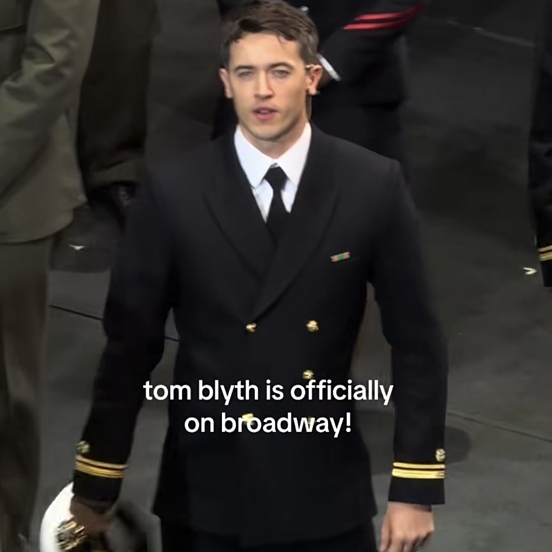 tomblythes's tweet photo. i love me a man in uniform https://t.co/gxMWAd00ch