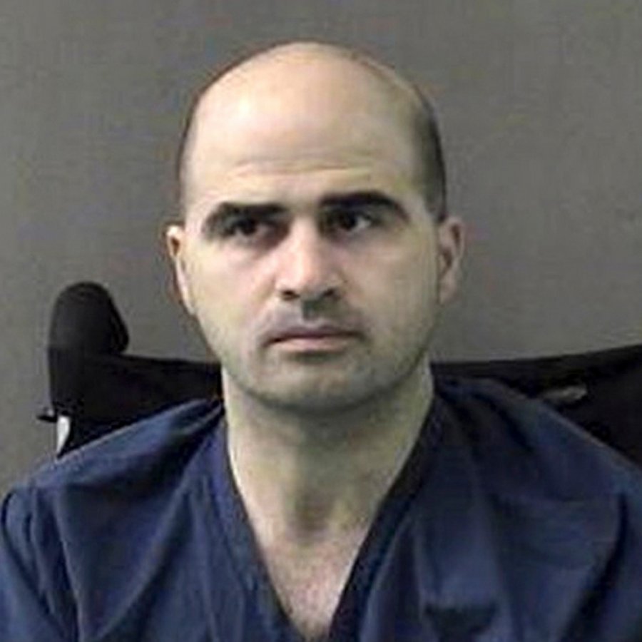 republiqueBRA's tweet photo. 🚨 🇺🇸 ATENÇÃO: EUA confirmam que a execução por fuzilamento de Nidal Hasan, ex-militar condenado pelo ataque a tiros que deixou 13 mortos em uma base militar, será aberta ao público e transmitida ao vivo em 3 de dezembro; será a primeira execução pública em 90 anos. https://t.co/VUTGpClf5p