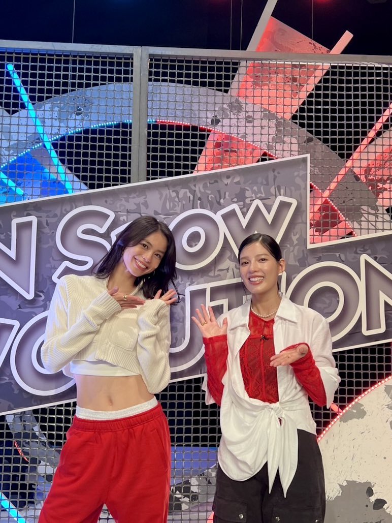anna_ishii_mg's tweet photo. 今夜7時から放送📺

『#それSnowManにやらせて下さい SP』
に #石井杏奈 が出演いたします⛄️

懐かしい「Follow Me」を 
#佐藤晴美 さんと...👀💃

▼本人の想いはブログに📝
https://t.co/MEebURt17K

お楽しみに🎶

@sore_snowman 
#それスノ https://t.co/m8AibuZfmN