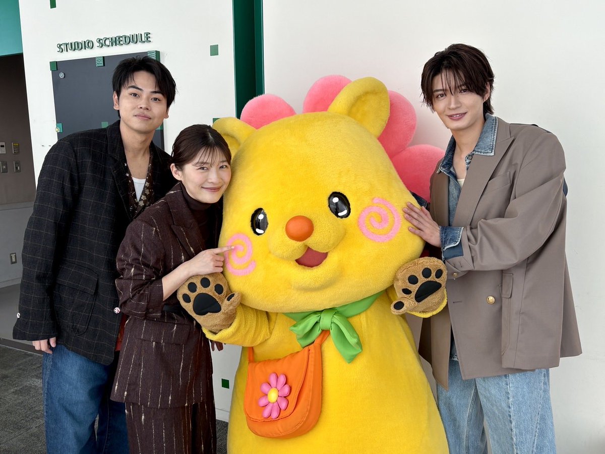 hirunandes_4ntv's tweet photo. 今日のゲストは
#伊藤沙莉 さん
#菅生新樹 さん
#杢代和人 さん
ナンデス🌼

今日もみんなが楽しくなるお昼を
お届けするンデス🫶

#ヒルナンデス
#俺たちの箱根駅伝 https://t.co/S3rN4ey2Ec