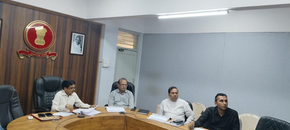 pmjayporbadar07's tweet photo. માન.જીલ્લા વિકાસ અધિકારીશ્રીની વિડીઓ કોન્ફરન્સનું આયોજન માન. અધિક મુખ્ય સચિવશ્રી (આ.| અને ૫.ક.)ની અધ્યક્ષતામાં આજ રોજ તા.૦૮.૧૦.૨૦૨૬ નાં રોજ બપોરે ૩ કલાકે કરવામાં આવેલ છે.#shapmjaygujarat #ayushman
#Digital https://t.co/3YvsvfVDf5