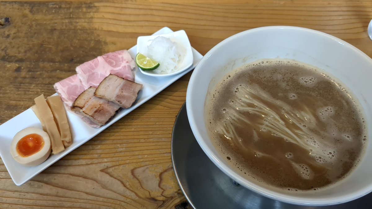 37Giant's tweet photo. 島田市金谷
めん奏心
久しぶりのラーメンポスト。
今シーズン初のまんまのさんま。
今年はなんだかあっさりめのスープ❓️
ご馳走様でした😊 https://t.co/eWBa7HvbT6