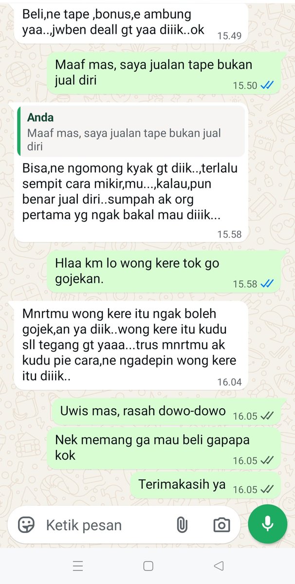 dapix__'s tweet photo. Jadi aku jualan tape buat bertahan hidup, tapi ada orang yang mau beli tapi melecehkan dan menjadikan bagian tubuhku sebagai nilai transaksi. https://t.co/bot53rFNoi