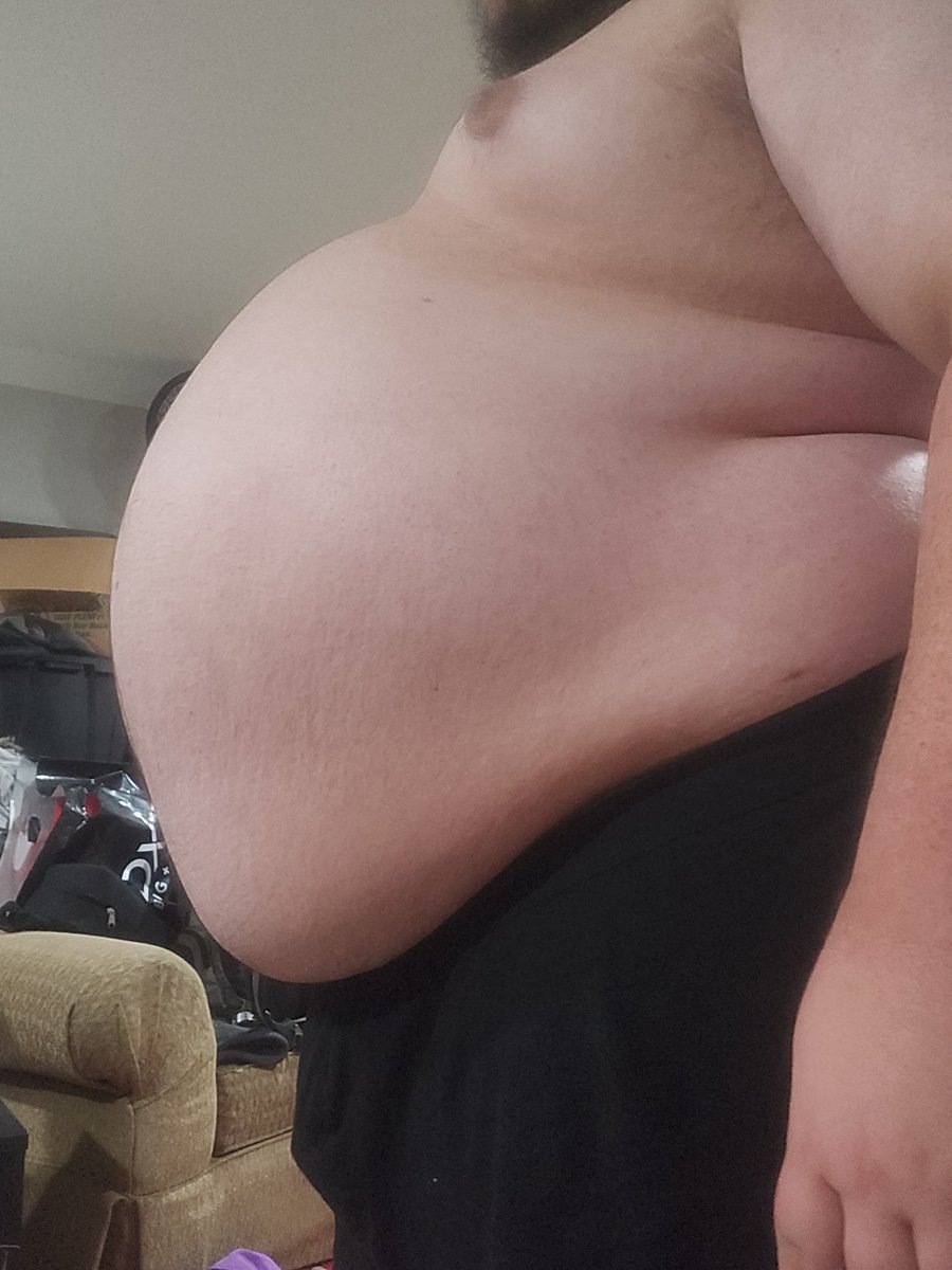 GluttedBorb's tweet photo. So full.... Need belly rubs to digest the 12k calories binge.... https://t.co/VyoUNi5hIq