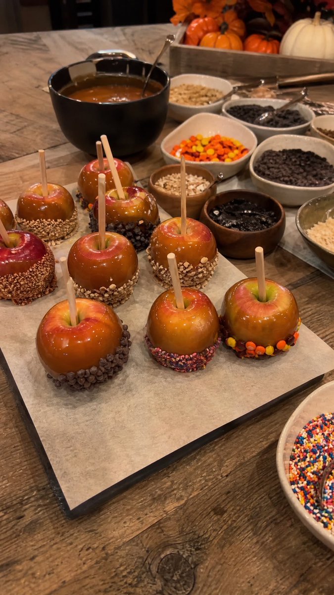 adriaaaannnnnn2's tweet photo. what’s up!! im Adrian and for me its probably the only time ill eat a caramel apple https://t.co/4zJPFMygtT