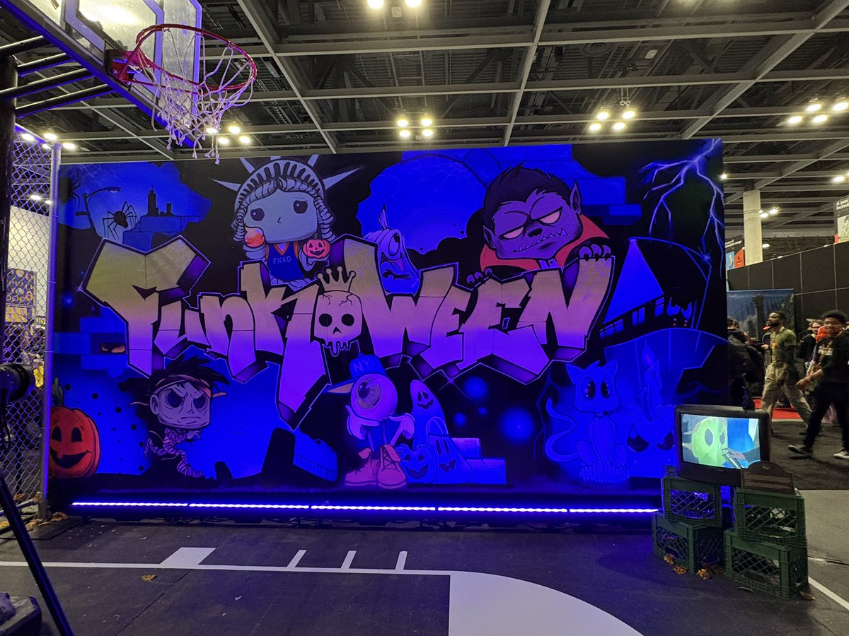 srsoto26's tweet photo. Day 1 of #NYCC 2026 started with a trip to the @OriginalFunko booth! 

Happy Funkoween 🎃💀👑 https://t.co/Skn9402zMg