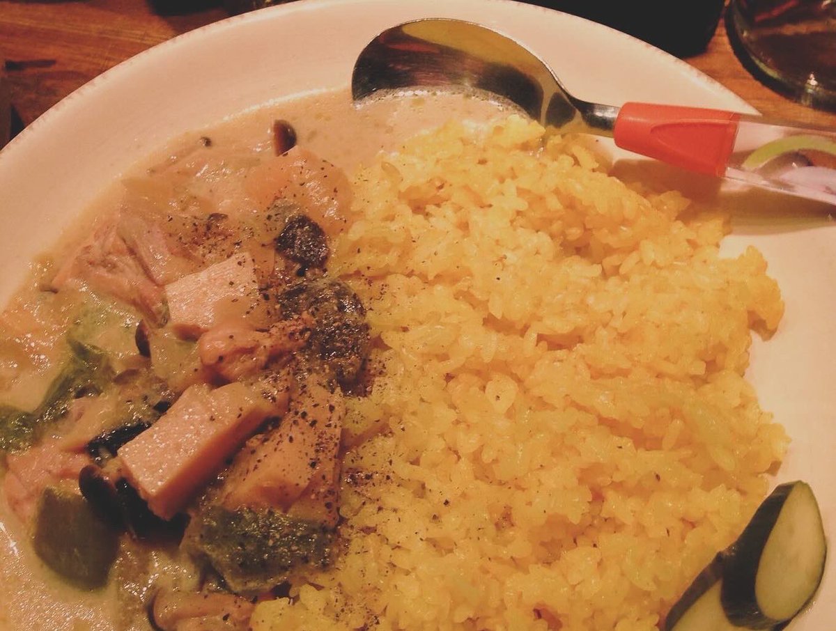 amuless's tweet photo. 金曜Ajitoランチやとります(^-^)/♪
今のカレー☆玉ねぎのワイルドドライカレー(ちょっぴり和風な青しそ青レモンver.)/タイ風チキンカレー☆
カレー2種類又は帯広風豚丼とのハーフ&amp;ハーフもおすすめです＼(^-^)／
#中野坂上
#新中野
#カレー
#ランチ
#テイクアウト https://t.co/EOhL8aE6bn