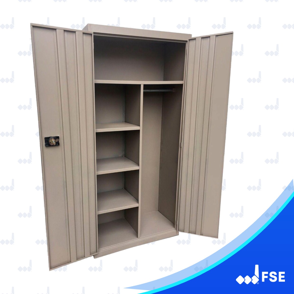 FSE_Mexico's tweet photo. Al empezar el turno, cada quien necesita un lugar para dejar el #uniforme y lo que trae de casa. 👕

Este gabinete se abre en dos puertas. De un lado tiene entrepaños para acomodar casco, zapatos o papelería, y del otro un tubo para colgar la ropa sin que se arrugue.

Cierra con chapa con llave, así lo que se guarda queda resguardado toda la jornada. 🔑 En la foto va en color arena.

¿Qué guarda tu personal al llegar a trabajar?