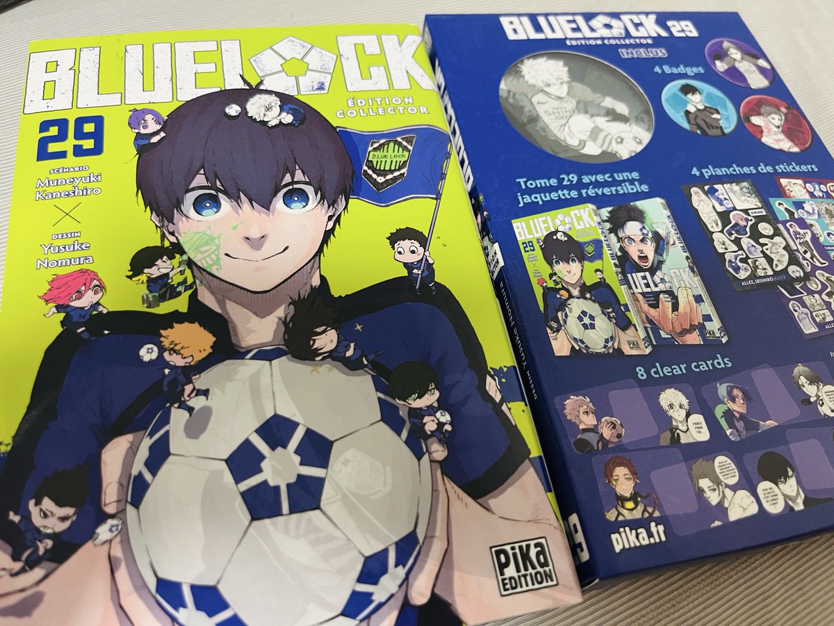 myskana53's tweet photo. 29巻は日本の特装版の
缶バッジの絵柄が日本のとは違う
あとカードが硬めで強そう
リバーシブルカバーでいいね
E4のも取り寄せてるけど届くといいな https://t.co/KAk2GPNOYc