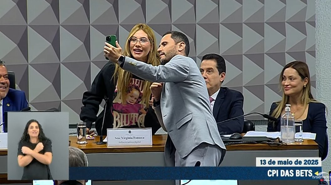 lascadx's tweet photo. gente ele é o senador que pediu foto pra Virgínia na cpi do tigrinho https://t.co/l7BvIkDcqc