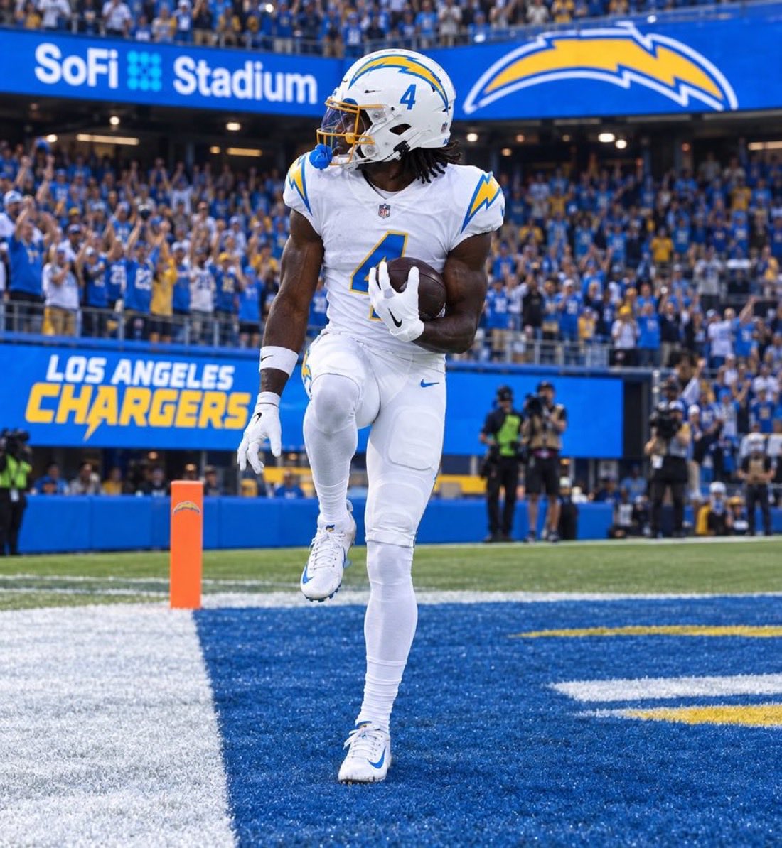 notshohei's tweet photo. BUCS WIN!!!! @chargers DONT FUCK UP THE TANK!!! https://t.co/XGs4I9JvWC