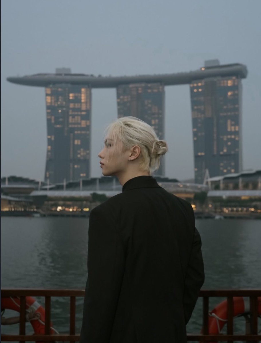 kingcb97's tweet photo. The fucking haze in the bg is killing me 😭😭😭 we need to kill Indonesia gov for the haze that hit Malaysia and Singapore https://t.co/hw65quMlOB