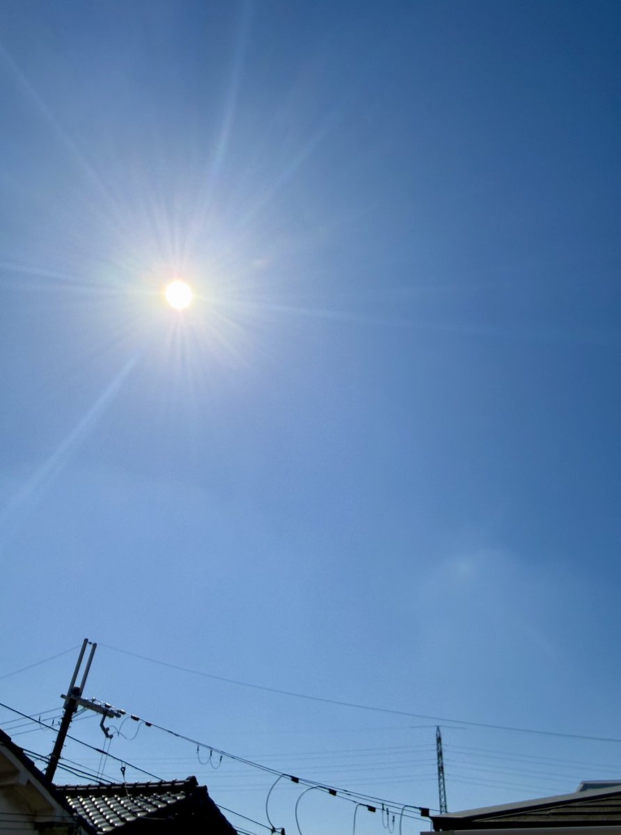 yuki135135's tweet photo. 今日も清々しいくらいの青空ですねー

エアコン復活させてしまいそう☀️。。

こちらのお空は『ウルトラマリン』らしい

金曜日の午後。週末まであと少し！
笑顔で乗り切れますように

#イマソラ #ソラミッション 
#ウェザーニュース https://t.co/Ocw6ZS6CdO