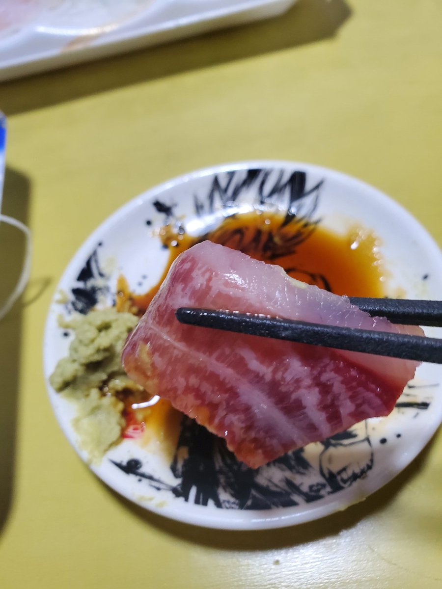 ytter__bium's tweet photo. ドラッグストアに売ってるボラのお刺身美味しいよ！ https://t.co/5w4I6QsgTp