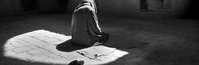 merelyservant's tweet photo. وعن يزيد بن كميت ،  سمع رجلا يقول لأبي حنيفة  : اتق الله ، فانتفض ، واصفر ، وأطرق ، وقال : جزاك الله خيرا . ما أحوج الناس كل وقت إلى من يقول لهم مثل هذا https://t.co/r5BUjWLhnZ