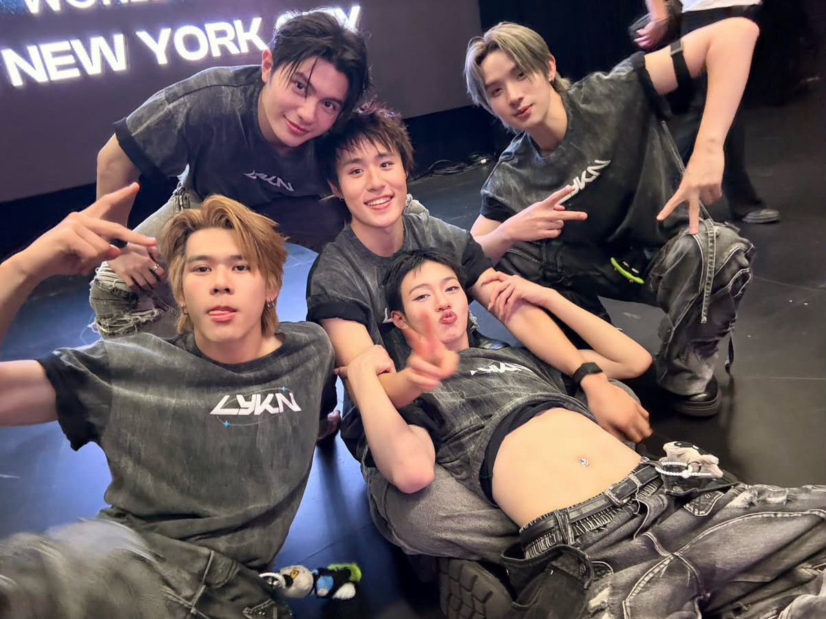 mindmindmind143's tweet photo. วันนี้วันศุกร์ขอให้เด็กทั้ง5คนมีแต่รอยยิ้มเจอแต่เรื่องดีๆขอให้ทุกวันใจดีกับพวกหนูนะ 🤍🫶🏻
#โอ๋หมาป่าจิ๋วทั้งห้า https://t.co/k7Q0D1H7nl