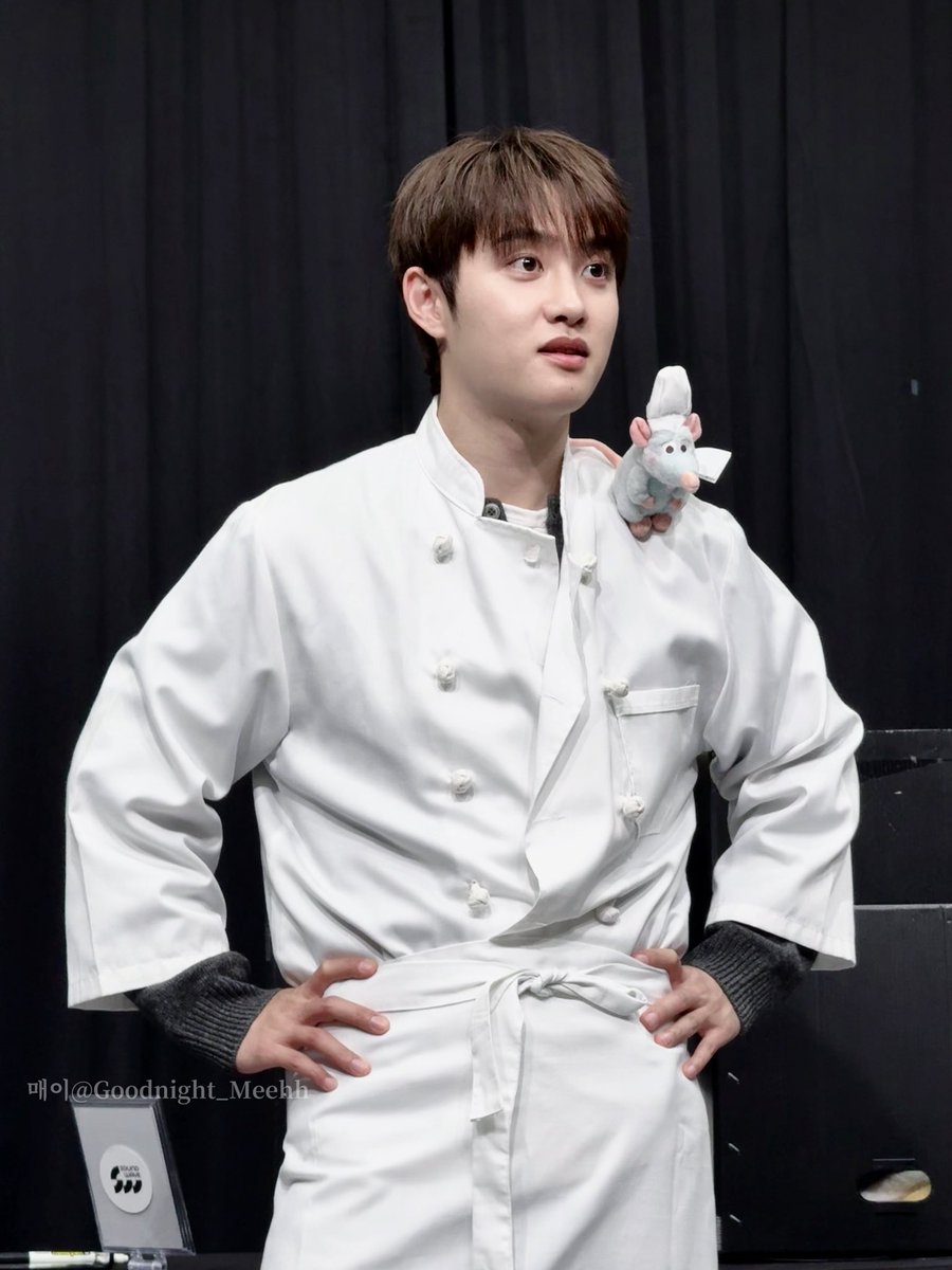 Goodnight_Meehh's tweet photo. 261008 SW Fansign

🧑🏻‍🍳🐭🥖

#도경수  #경수 #DohKyungSoo 
#ドギョンス #都暻秀 #都敬秀 #Dopamine https://t.co/n27xWF3rsc
