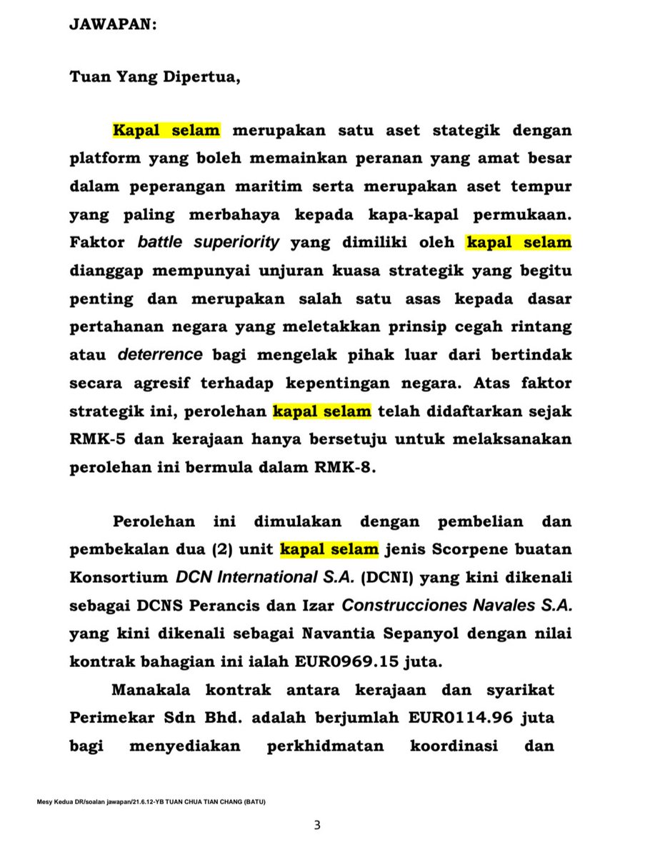 FaktaBukanAuta's tweet photo. 9 Okt 2006

Hari ini dalam sejarah - seorang wanita Mongolia dilihat terpacak depan Bangunan Lembaga Getah Asli, Jalan Ampang mencari seseorang.

Tapi sayang dia tak dibenarkan masuk.

Nak jumpa siapa? Nak buat apa?

Nak jumpa Razak Baginda.

Ada lapor dia nak tuntut gaji kerja² penterjemahan, ada kata nak tuntut komisen yg dipersetujui.

Berapa nilainya?

US$500 ribu ja.

Razak Baginda ni siapa?

Media gambarkan sebagai pembantu rapat, sahabat, penasihat, kpd Menteri Pertahanan.

Tahun 2002 Malaysia beli 2 kapal selam Scorpene dari Perancis dgn nilai kontrak hampir €1 bilion.

Urusan logistik & sokongan kapal selam tu nanti akan diuruskan oleh Perimekar - satu syarikat yg dikaitkan dgn Razak Baginda.

Nilai kontrak ni pula lebih €114 juta.

The rest is history - Razak Baginda dia tak dapat jumpa & wanita ni pun hilang sampai hari ini.