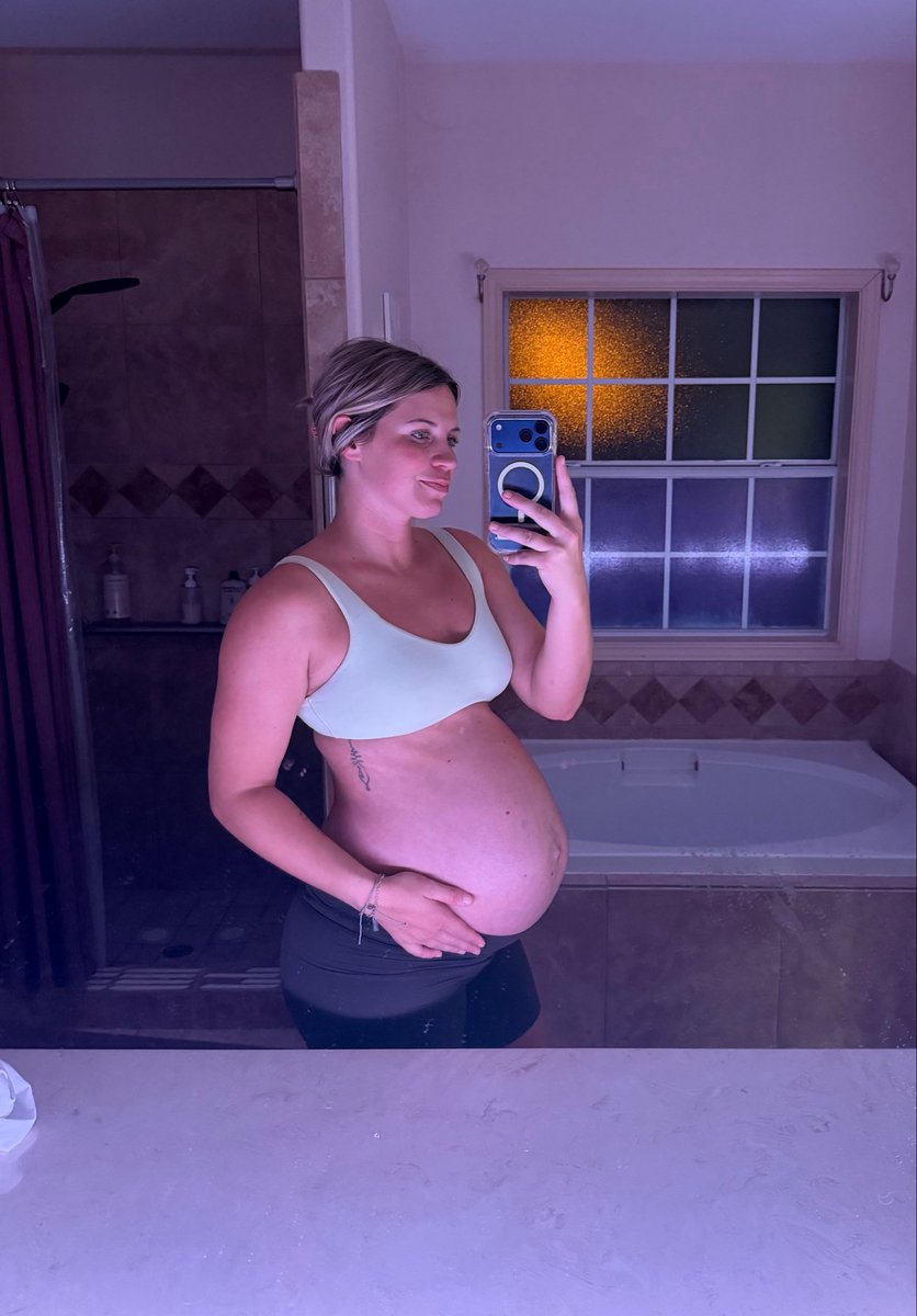 pantynectar's tweet photo. Still a fit pregnant girl 🥰 https://t.co/51e8mvb0IP