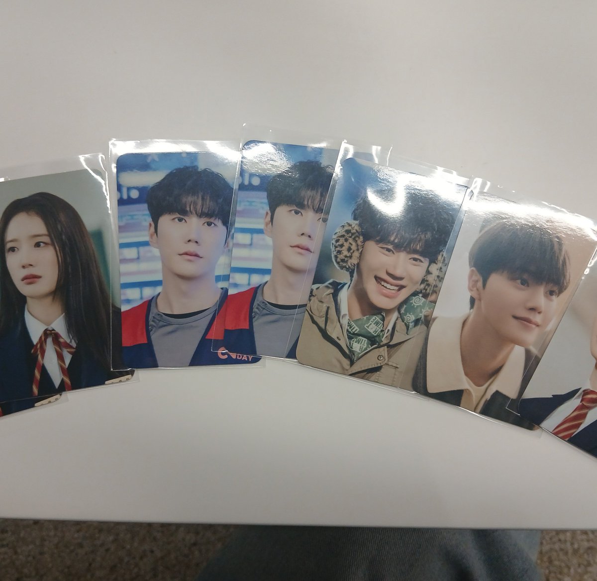 Cat_door77's tweet photo. 포카 이렇게 받았습니다!! https://t.co/yT5BXPniS1