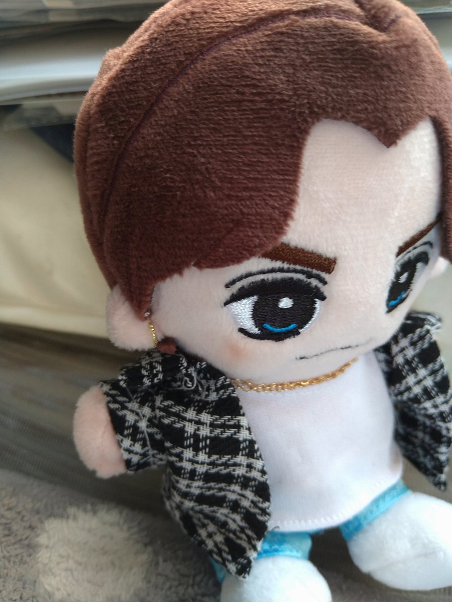nacslover1's tweet photo. げんぬいにピアス(100均で手芸コーナーで売ってた丸カン)を着けてみた。落ちないように後で固定しようかな…。
我が家に来てから同じメンカラ繋がりでミニ崎さんと仲が良いです💙💙 https://t.co/wQFuFHJfMt