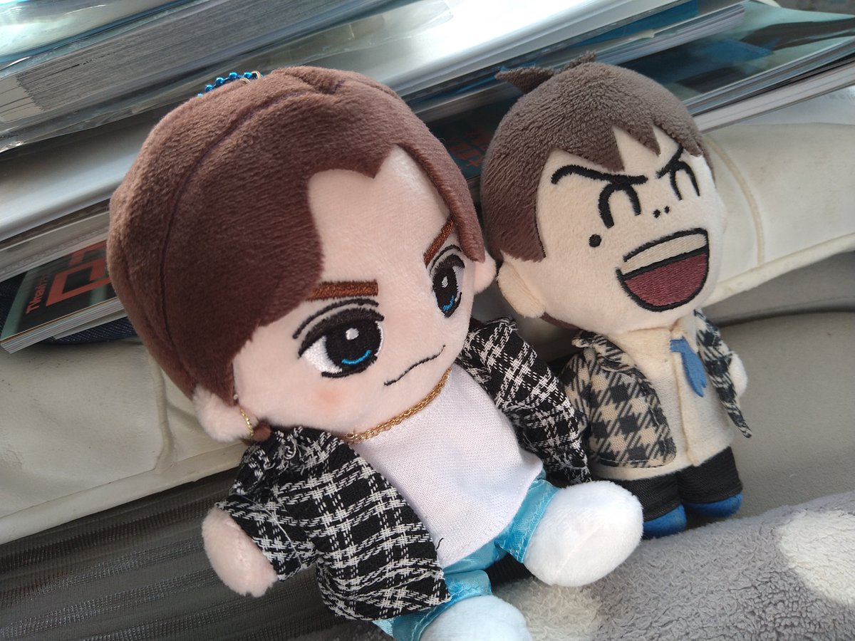 nacslover1's tweet photo. げんぬいにピアス(100均で手芸コーナーで売ってた丸カン)を着けてみた。落ちないように後で固定しようかな…。
我が家に来てから同じメンカラ繋がりでミニ崎さんと仲が良いです💙💙 https://t.co/wQFuFHJfMt