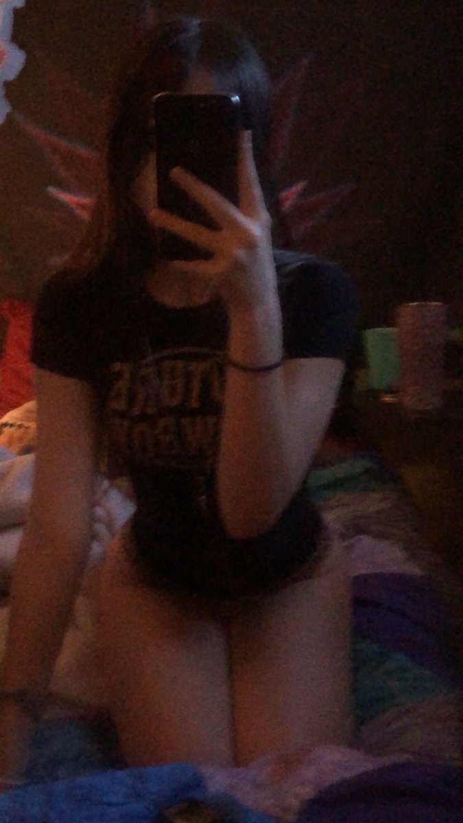 v0tspo's tweet photo. who wants to spoil me tonight 🥰 https://t.co/xiK0kAAlbg
